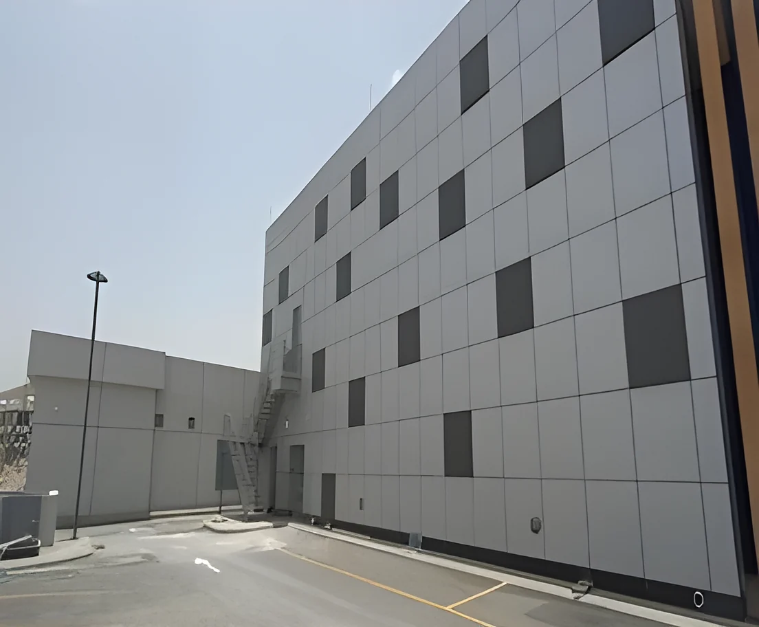 Clad side elevation of the Bank Al Rajhi building