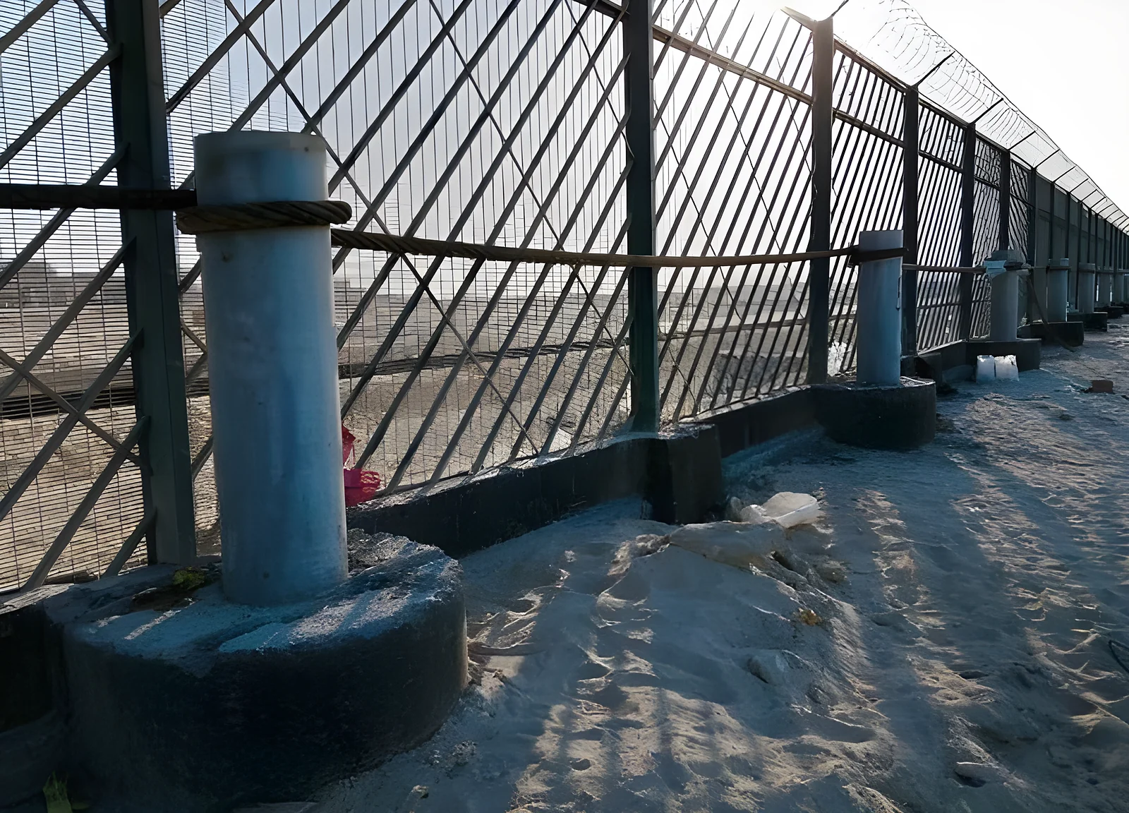Security fence on concrete post footings along the Ras Al Khair site
